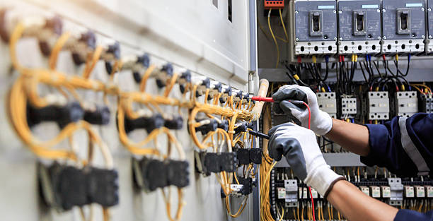 Professional Electrician technician working in University Heights, IA